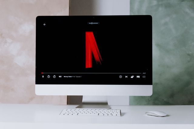 Desktop computer streaming Netflix while a VPN kill switch protects the connection abroad